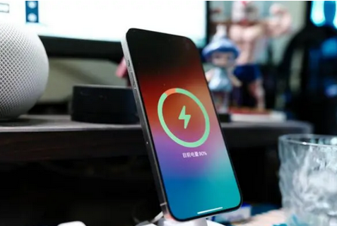 赣州苹果15换屏服务分享用什么充电器给iPhone15充电更好 
